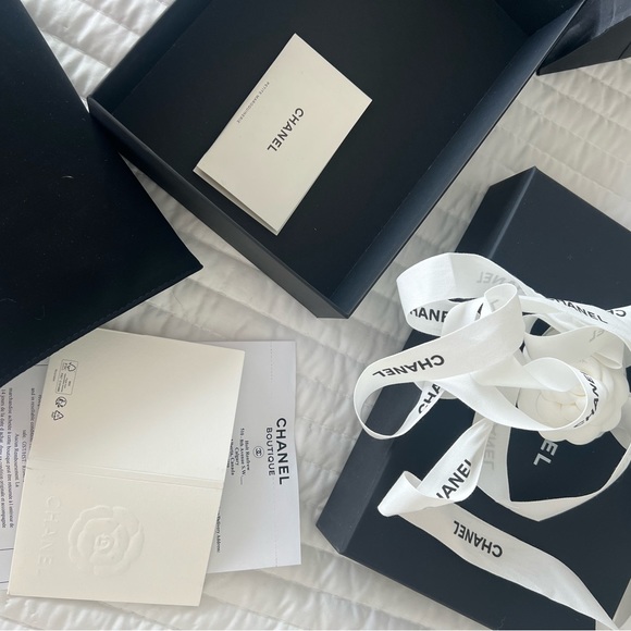 Black Chanel wallet on a chain - Picture 7 of 12